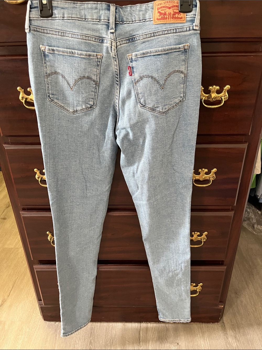 Levi's Women's Light Blue Skinny Jeans - Classic Back Pocket Detail